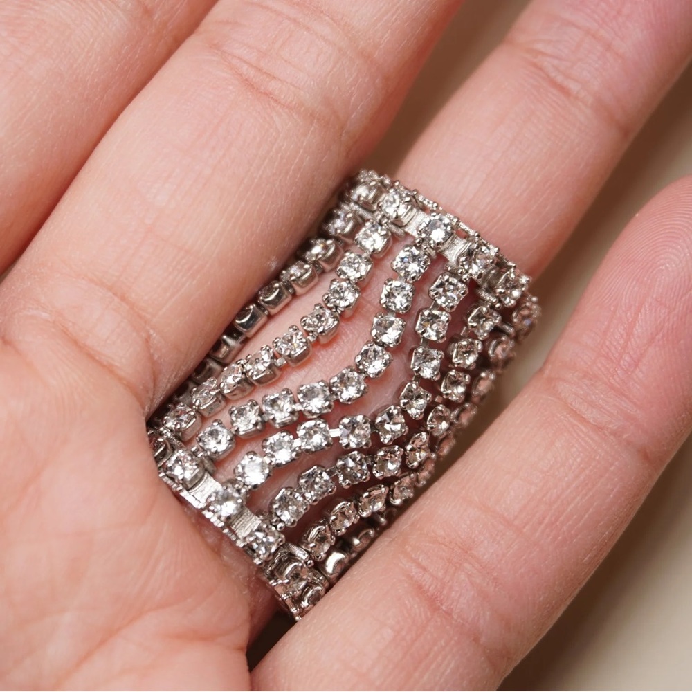 Gucci Silver Crystal Embellished Ring - Picture 4 of 7